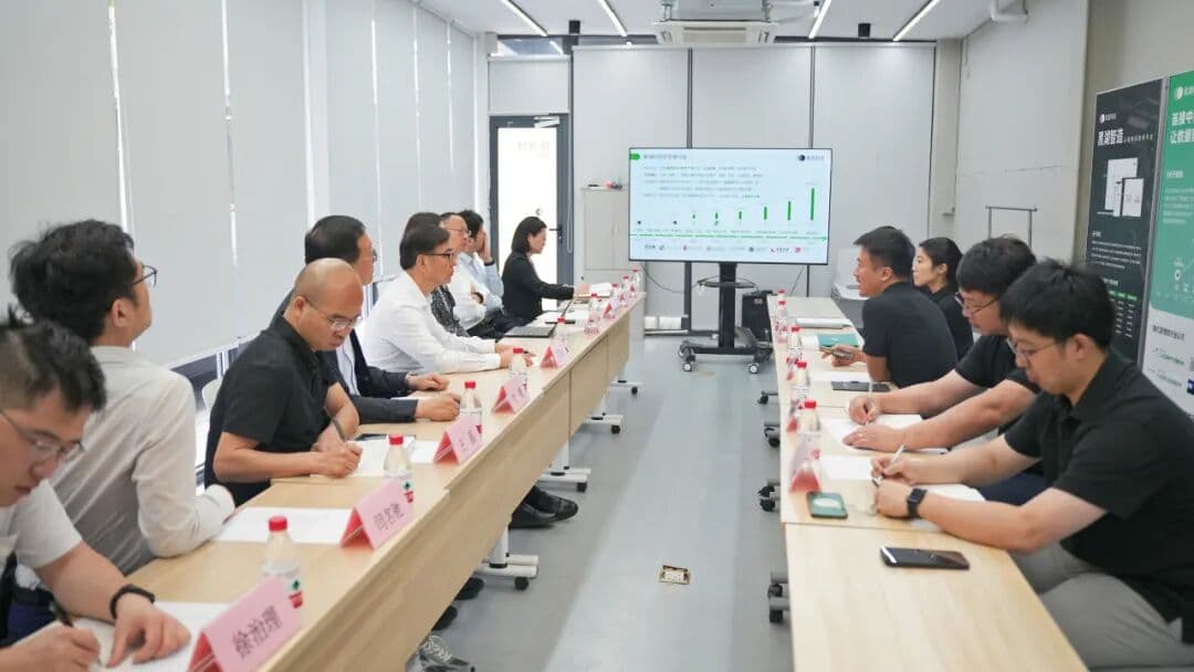 国家数据局局长刘烈宏调研黑湖科技(文章配图 2)