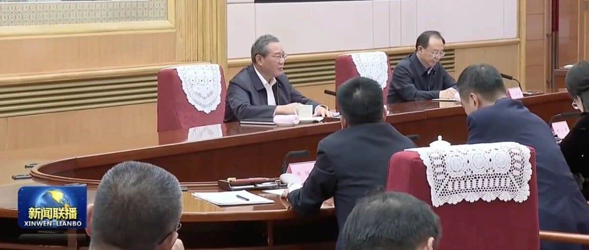 经济形势专家和企业家座谈会现场